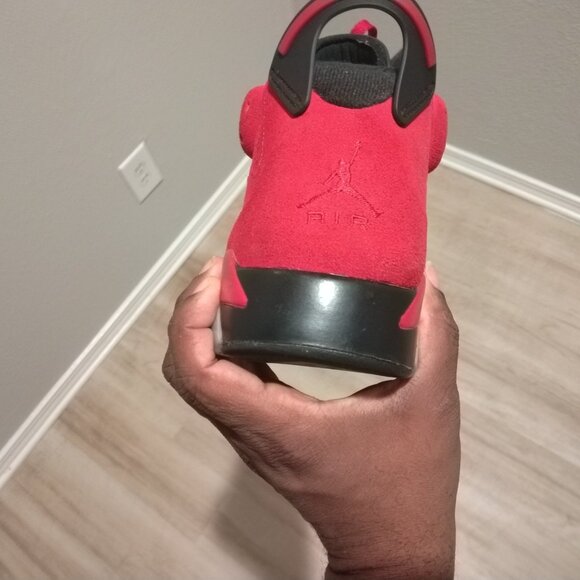 Red Jordan 6 - Picture 10 of 11